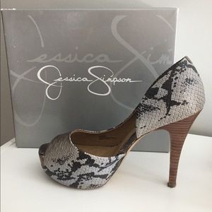 Jessica Simpson peep toe pump